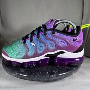 womens nike wmns air vapormax plus hyper violet